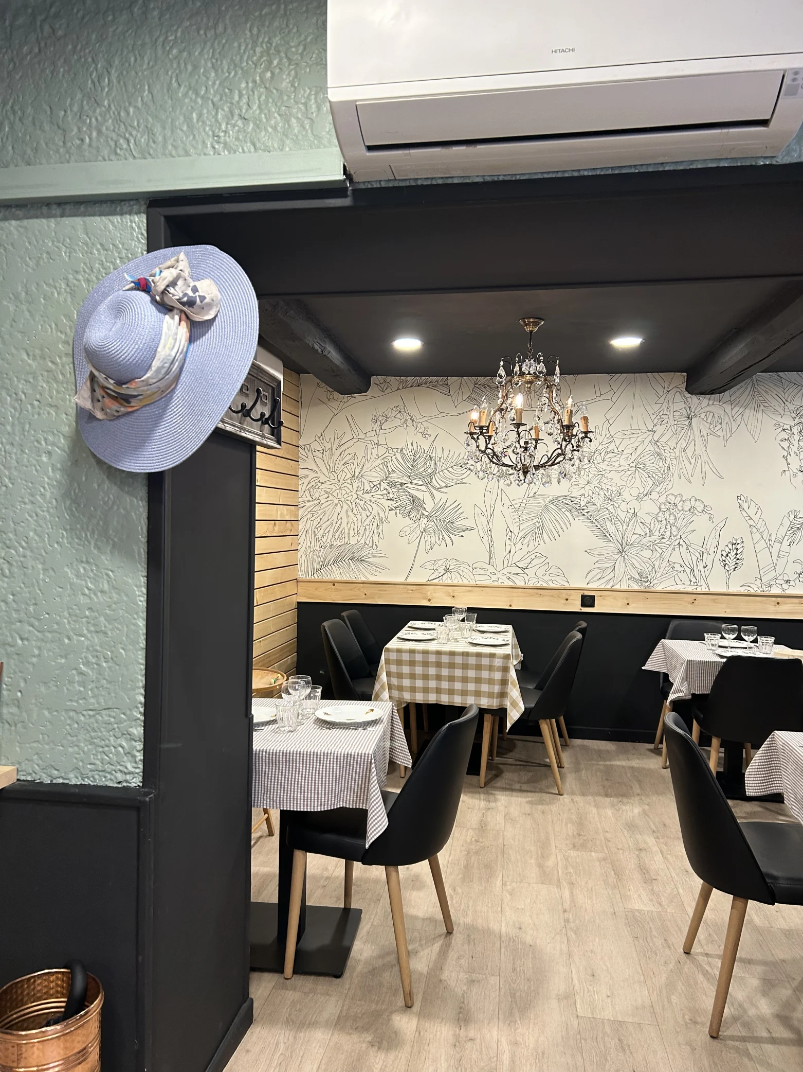 salle du restaurant Les Cocottes